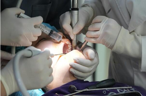 Abrechnung von chirurgischen Leistungen in der Zahnarztpraxis